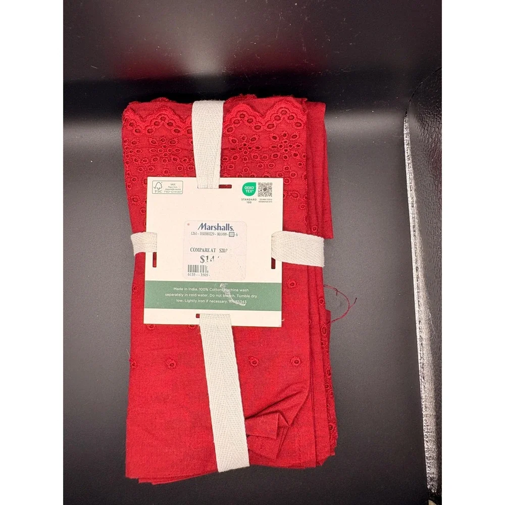 Rachel Ashwell The Farmhouse Red Cotton Eyelet Napkins Set of 8 Scalloped 18x18